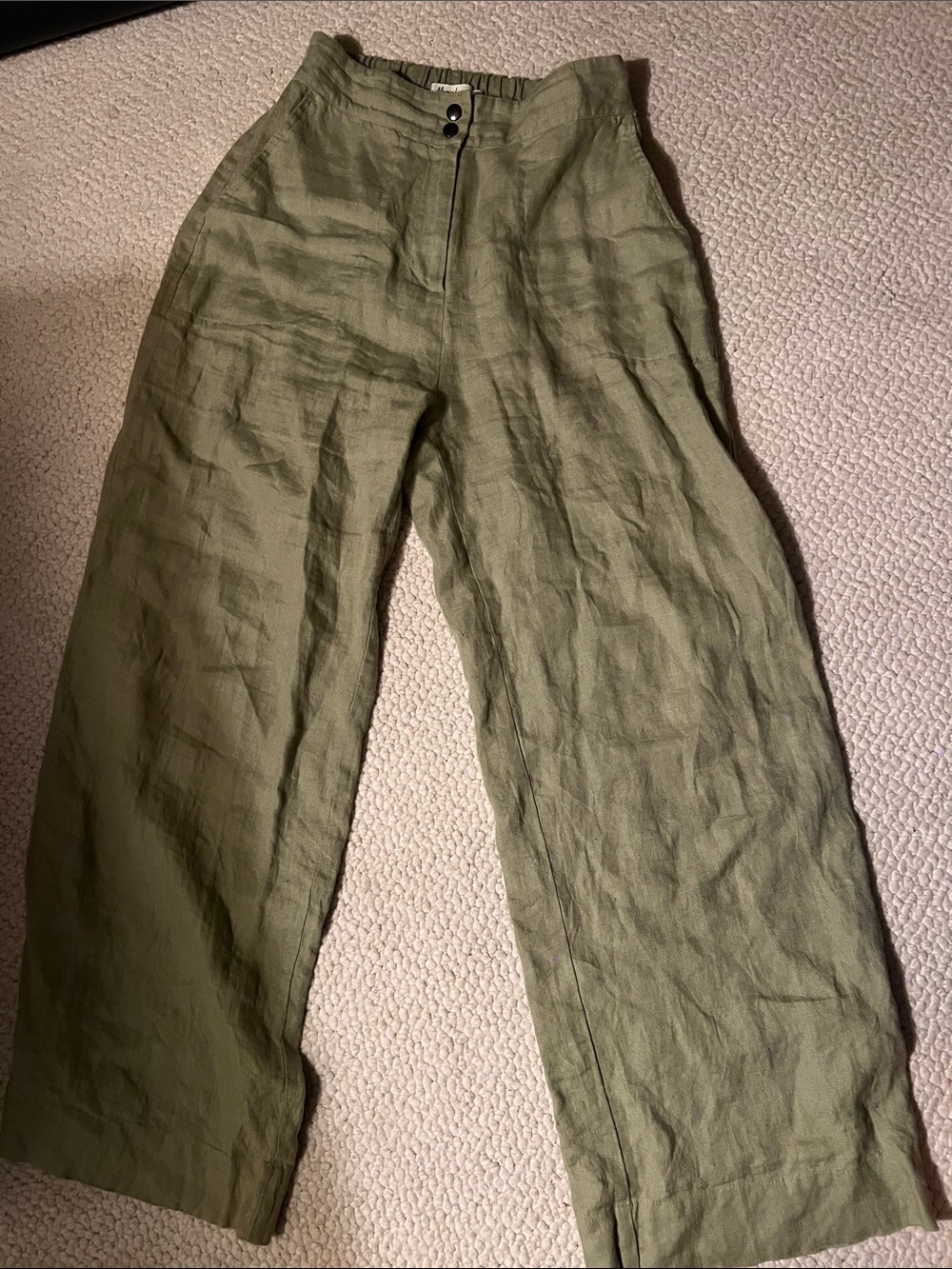 Boho Woman’s Olive Green Wide-Leg Linen Chinos